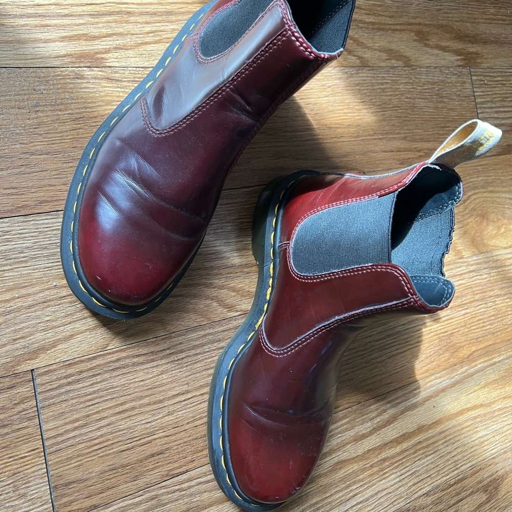 Really nice Dr. Martens boots color wine.